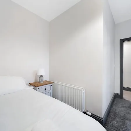 Villa Magee Town House 'Sleeping 8 Guests' Londonderry Exterior foto