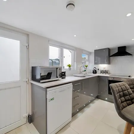 Villa Magee Town House 'Sleeping 8 Guests' Londonderry Exterior foto