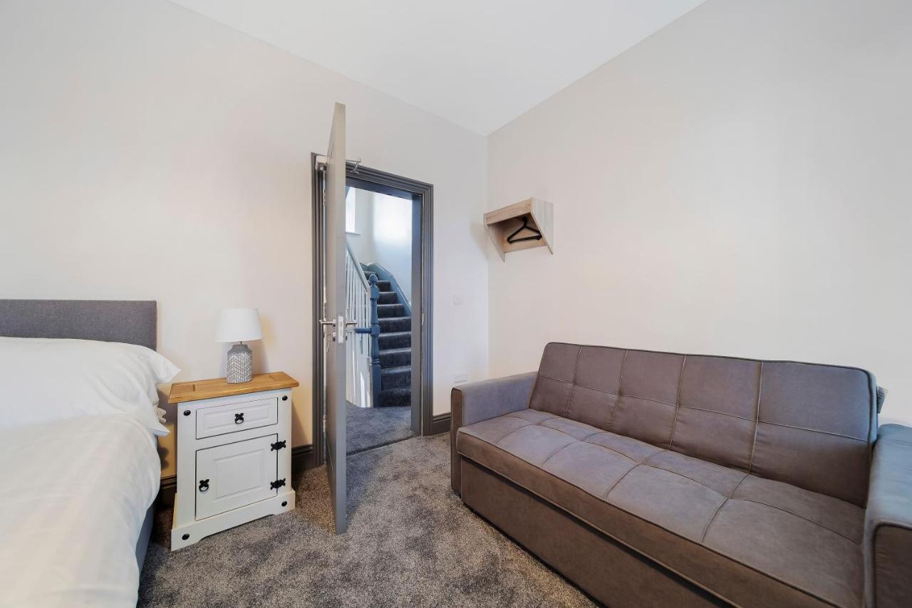 Magee Town House 'sleeping 8 Guests' Londonderry