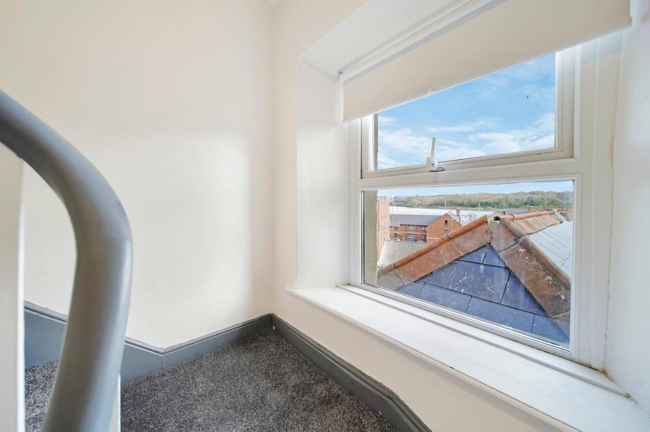 Magee Town House 'sleeping 8 Guests' * Londonderry