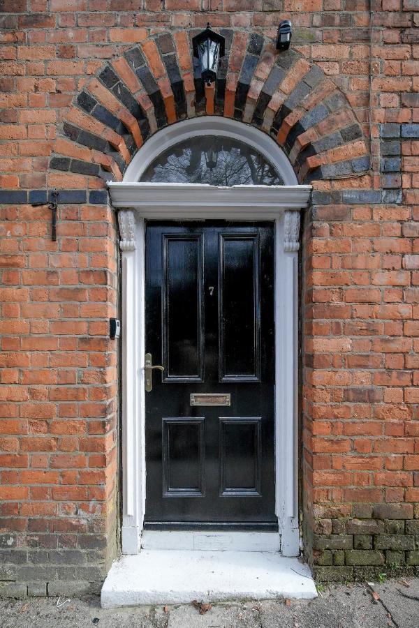 Magee Town House 'sleeping 8 Guests' *