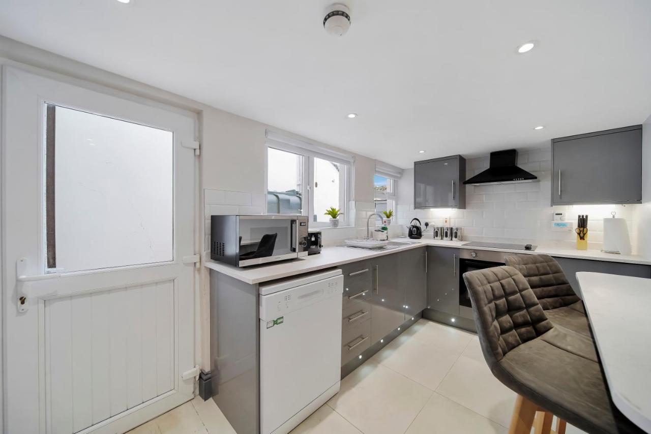 Magee Town House 'sleeping 8 Guests' Лондондерри