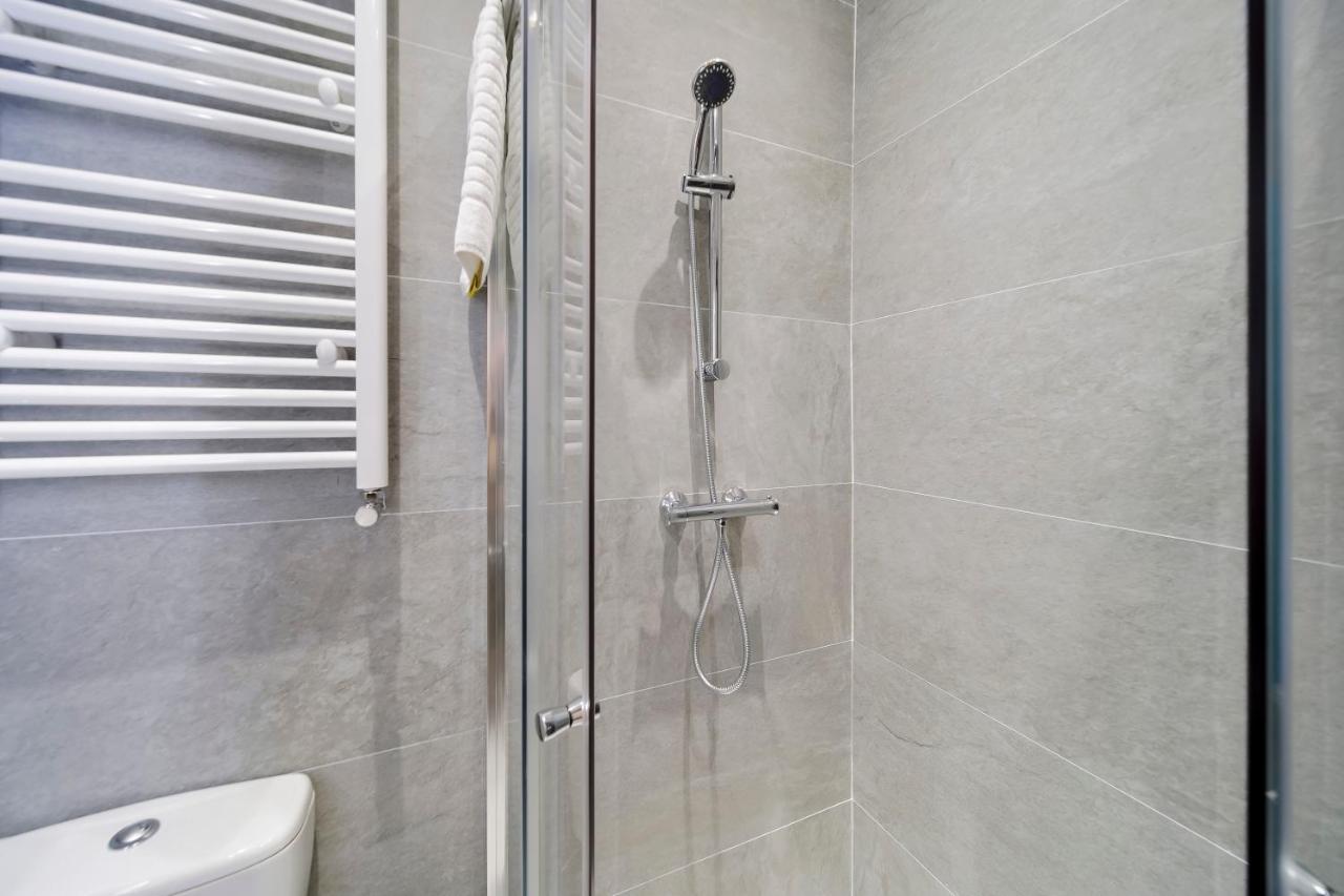 Magee Town House 'sleeping 8 Guests' Вилла *