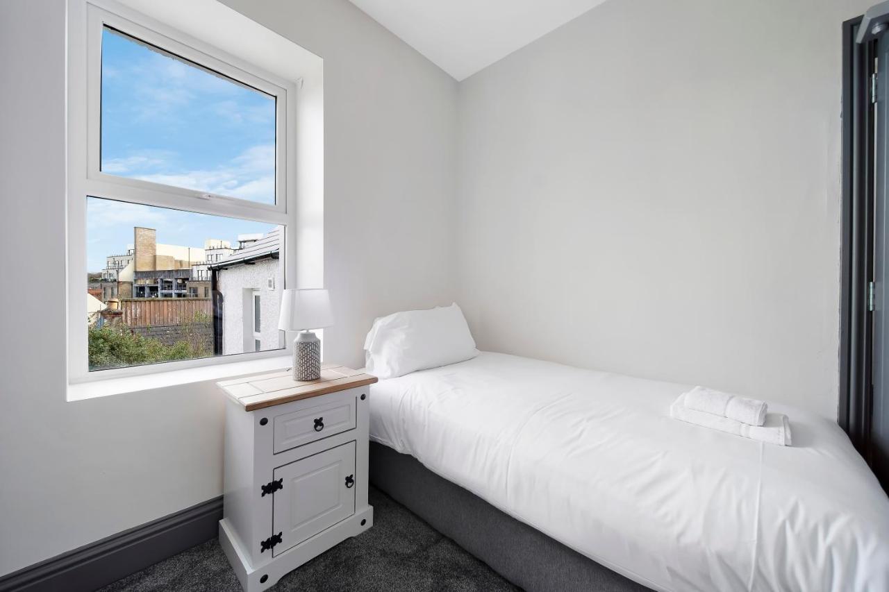Magee Town House 'sleeping 8 Guests' Вилла Лондондерри